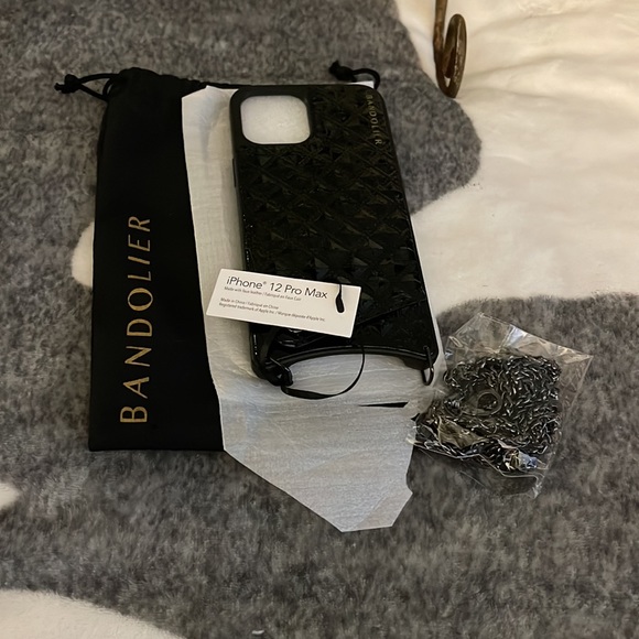 Bandolier SHEILA Pyramid Embossed Crossbody Bandolier in Black pewter 12Max pro - Picture 9 of 12